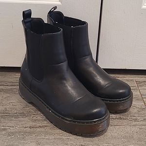 Chelsea boots with chunky sole